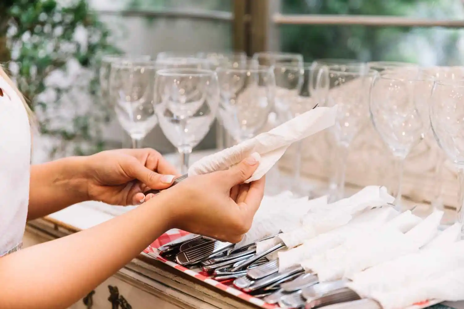 mantenimiento de cubiertos para eventos